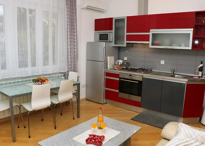 Apartment Elena 1, Zagreb City With Garage
